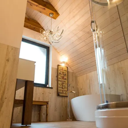 Dom Vip Czerwony Villa Stezyca (Kartuzy)
