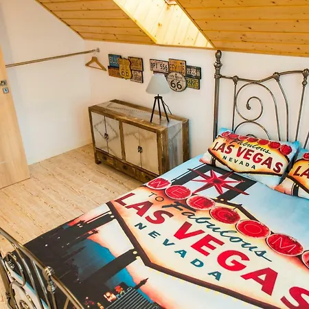 Villa Dom Vip Czerwony